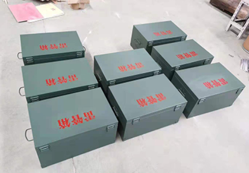 朝天炸药箱和雷管箱一般是怎么存放的？